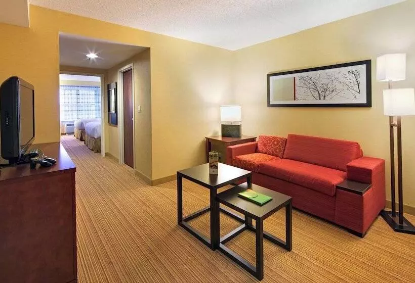 سوییت, Courtyard By Marriott London