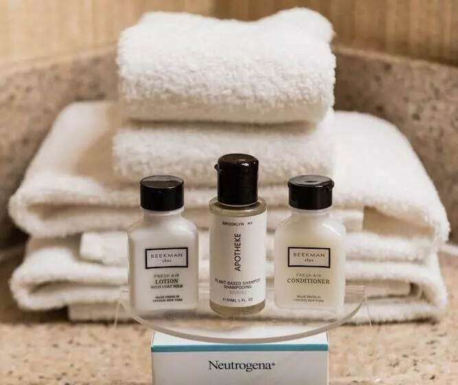 اتاق استاندارد, Crowne Plaza Newark Airport, An Ihg