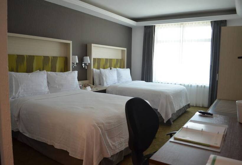 Номер Стандарт 2 Двуспальные Кровати, Holiday Inn Queretaro Zona Diamante, An Ihg