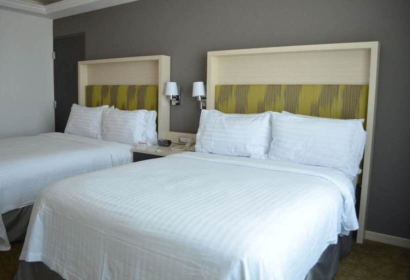 Номер Стандарт 2 Двуспальные Кровати, Holiday Inn Queretaro Zona Diamante, An Ihg