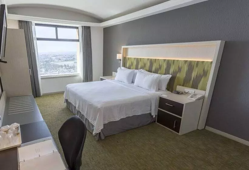 سوییت, Holiday Inn Queretaro Zona Diamante, An Ihg
