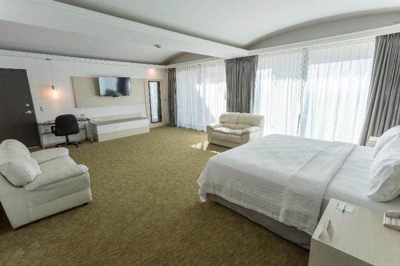 Люкс Кровать Кинг, Holiday Inn Queretaro Zona Diamante, An Ihg