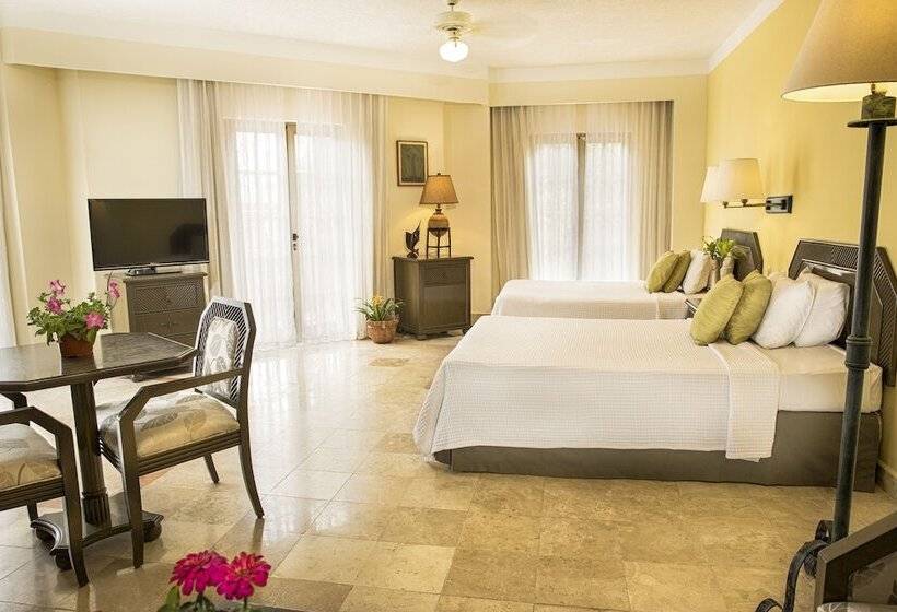 סוויטת ג'וניור, Los Itzaes By 5th Av