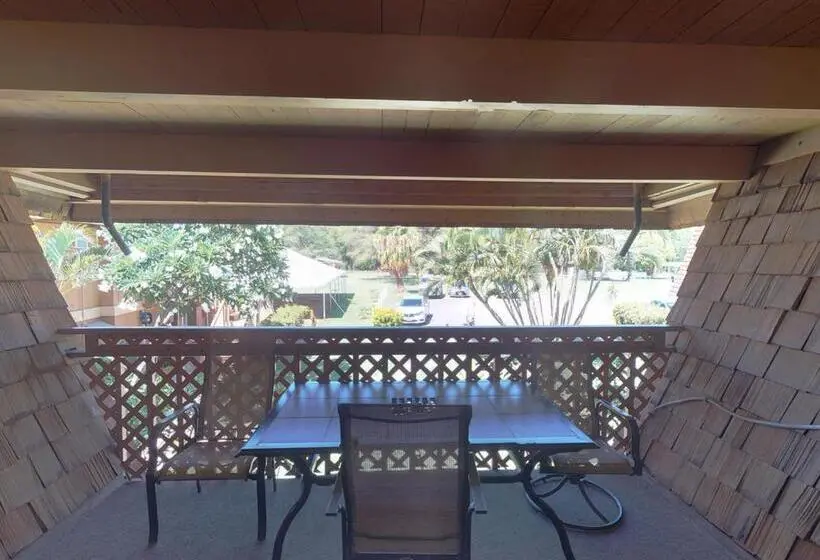 اتاق لوکس با چشم‌انداز باغ, Molokai