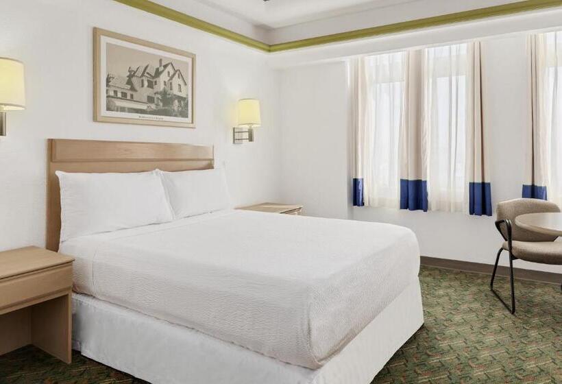 スタンダードルーム, Monterrey Macroplaza