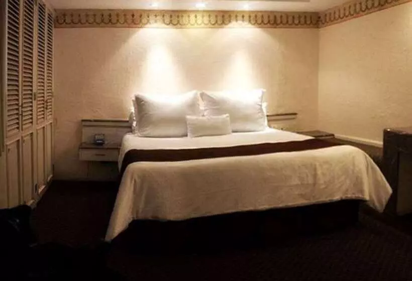 سوئیت مستر, Nehotel Nueva Estancia