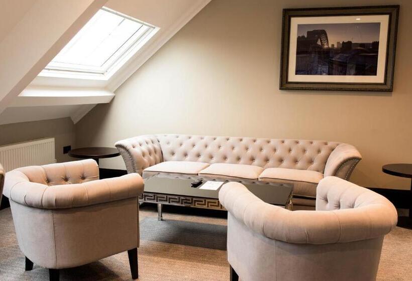 غرفة دور أخير, County Hotel & County Aparthotel Newcastle