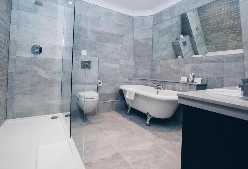 غرفة دور أخير, County Hotel & County Aparthotel Newcastle