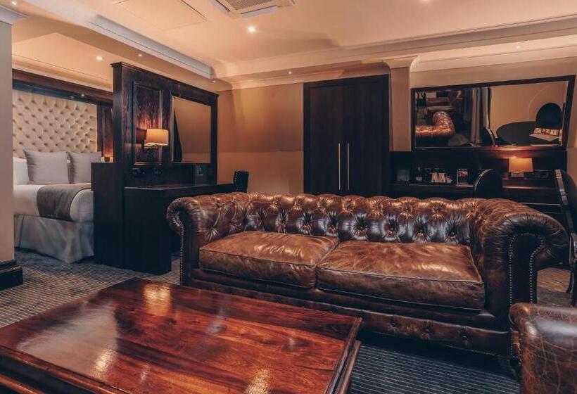 غرفة دور أخير, County Hotel & County Aparthotel Newcastle