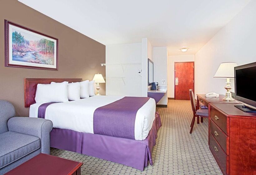 جناح إدارى, Ramada By Wyndham Red Deer Hotel & Suites