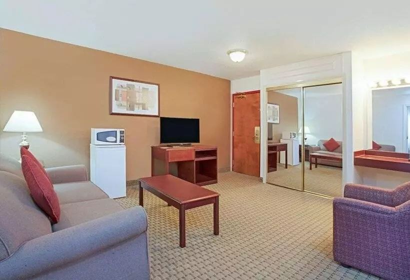 سوییت اجرایی, Ramada By Wyndham Red Deer Hotel & Suites