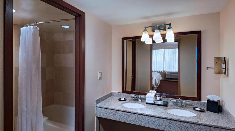 Стандартный Номер Кровать Кинг, Sheraton Pentagon City