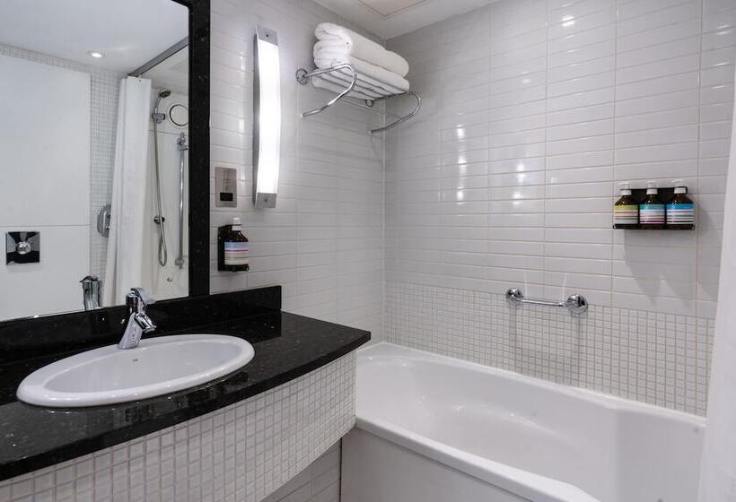 חדר קלאסי, The Alan