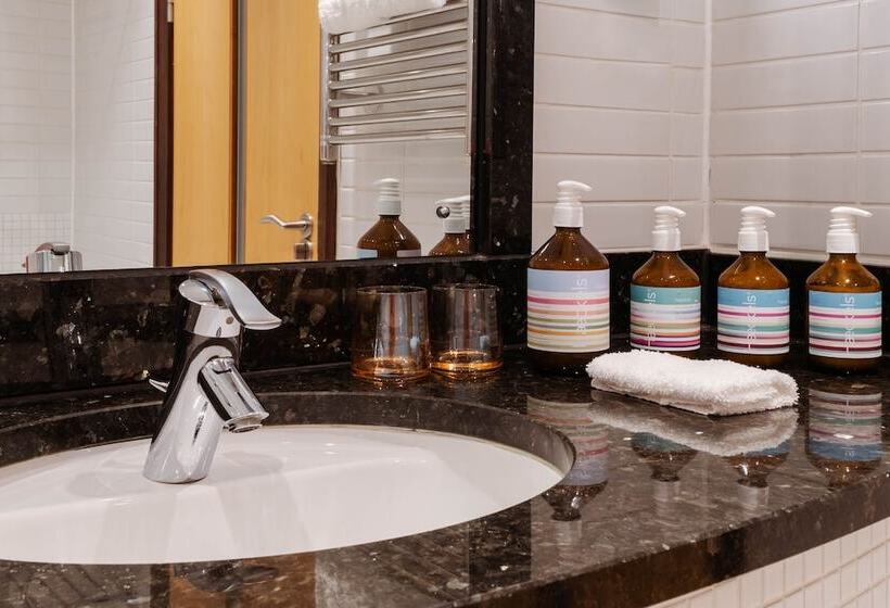 חדר קלאסי, The Alan