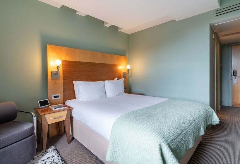 חדר קלאסי, The Alan