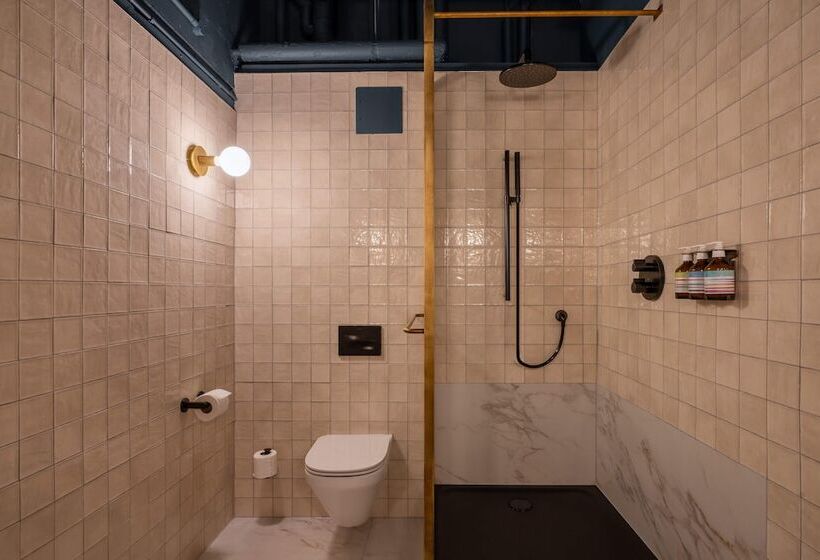 חדר סטנדרט, The Alan