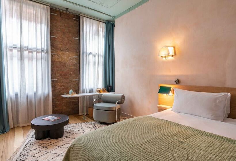 חדר סטנדרט, The Alan