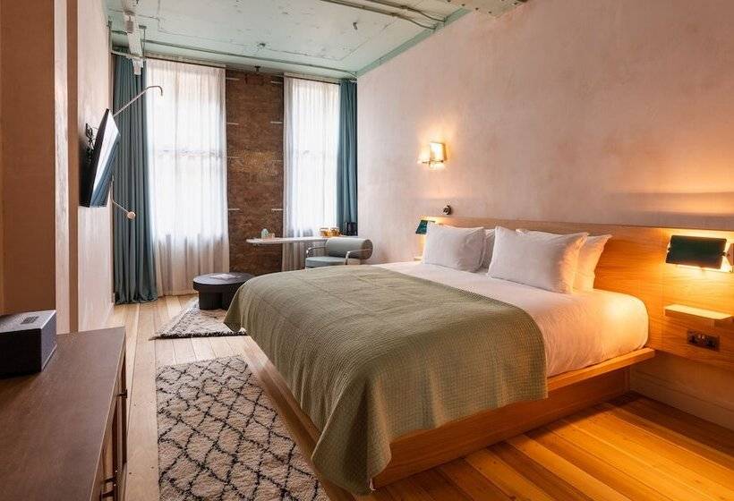 חדר סטנדרט, The Alan