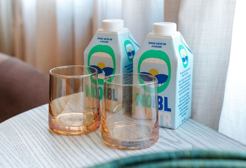 חדר דלוקס, The Alan