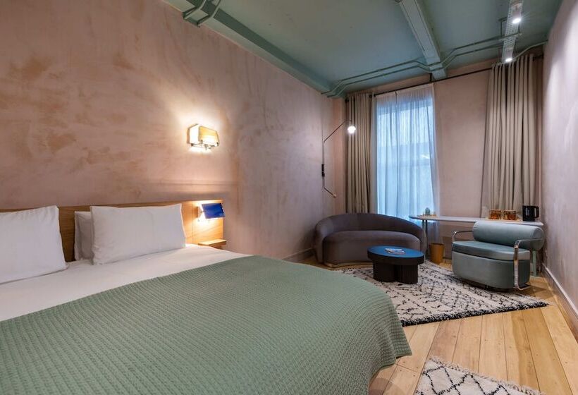 חדר דלוקס, The Alan