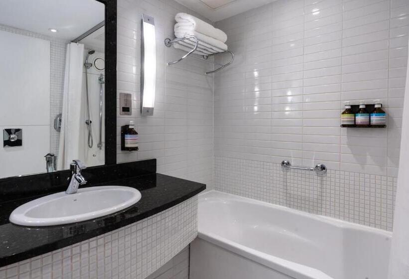 חדר קלאסי, The Alan