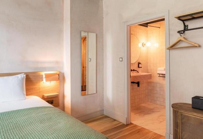 חדר סטנדרט, The Alan