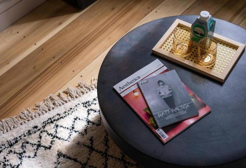 חדר סטנדרט, The Alan