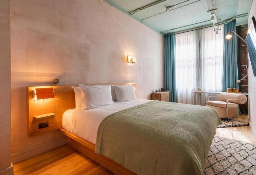 חדר סטנדרט, The Alan