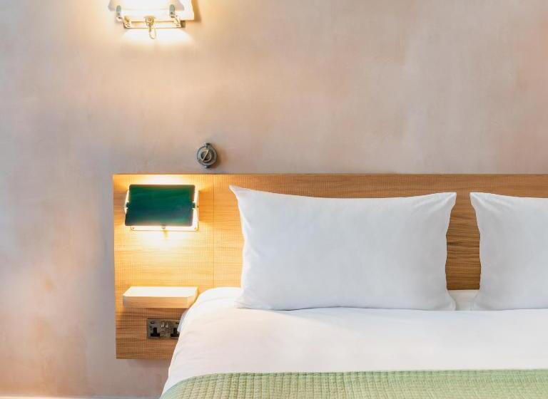 חדר דלוקס, The Alan