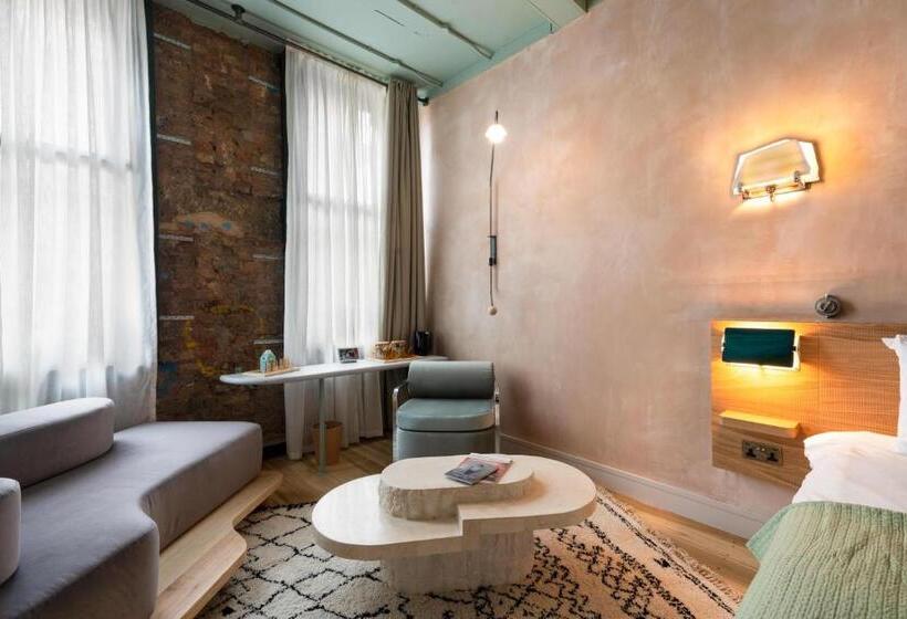 חדר דלוקס, The Alan