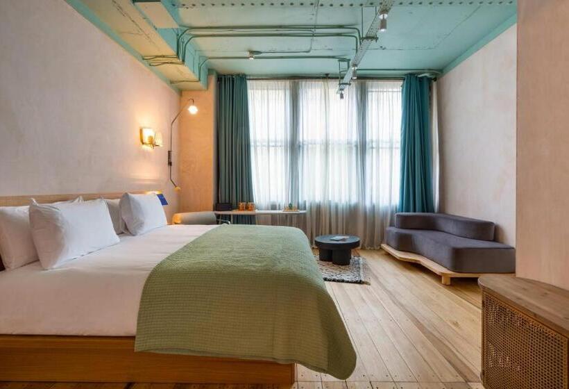 חדר דלוקס, The Alan