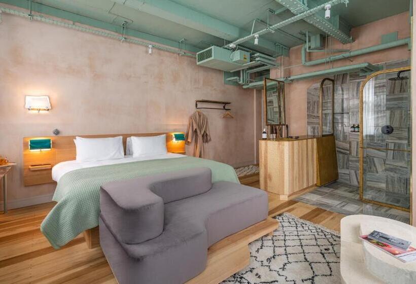 סוויטה, The Alan