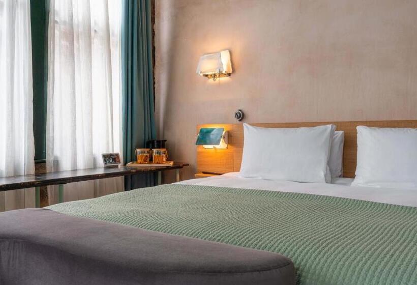 סוויטה, The Alan