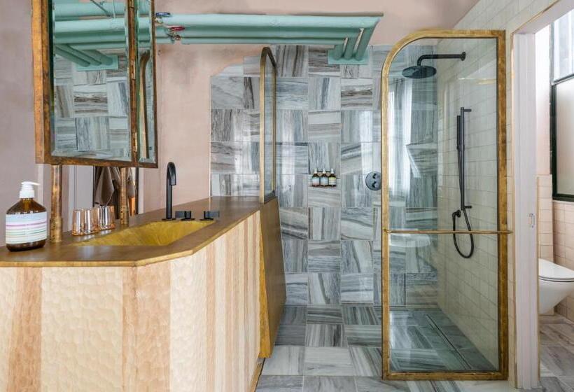 סוויטה, The Alan