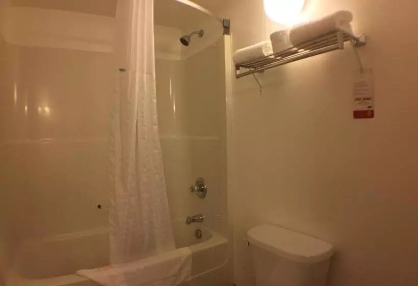 استودیوی لوکس, Super 8 By Wyndham Kenora