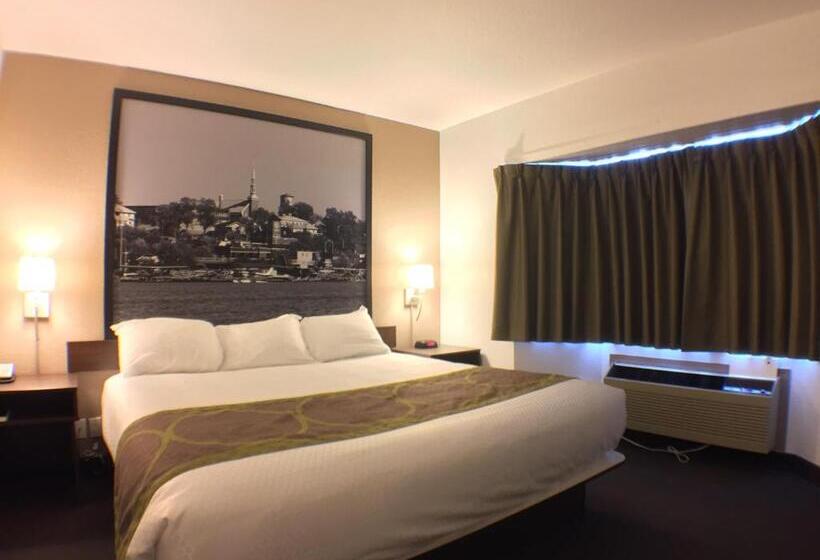带大床的套房, Super 8 By Wyndham Kenora