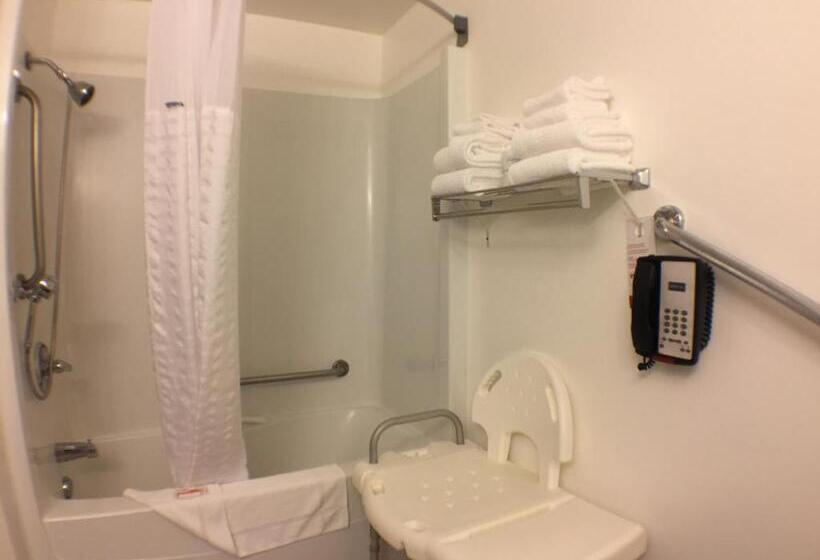 Quarto Estandar para Deficientes Físicos, Super 8 By Wyndham Kenora