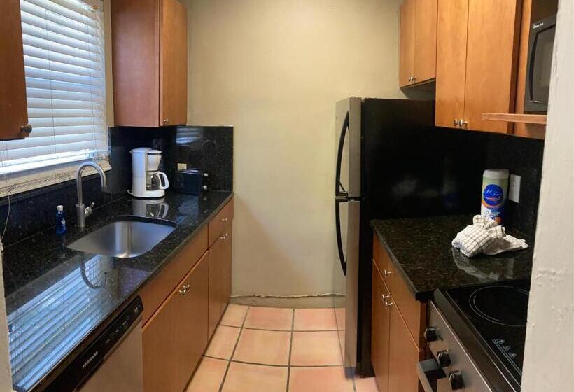 キングサイズベッドのスイートルーム, Silver Seas Beach Resort