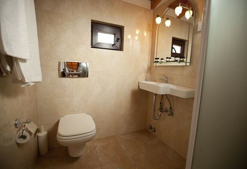 共用房间的床, Berdoussis