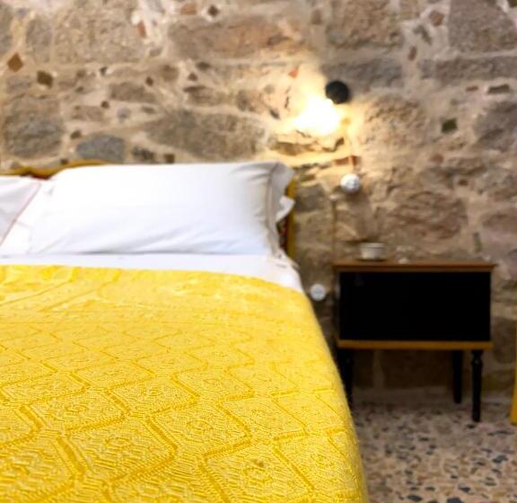 Pokój Deluxe, Canduleri