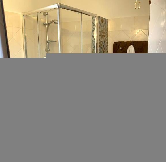 Pokój Rodzinny, Canduleri