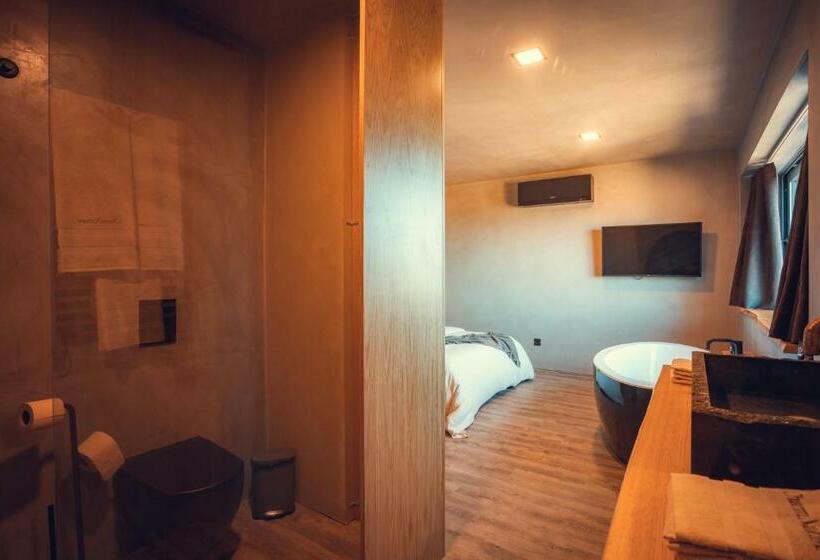 اتاق سوپریور, Charm Nature