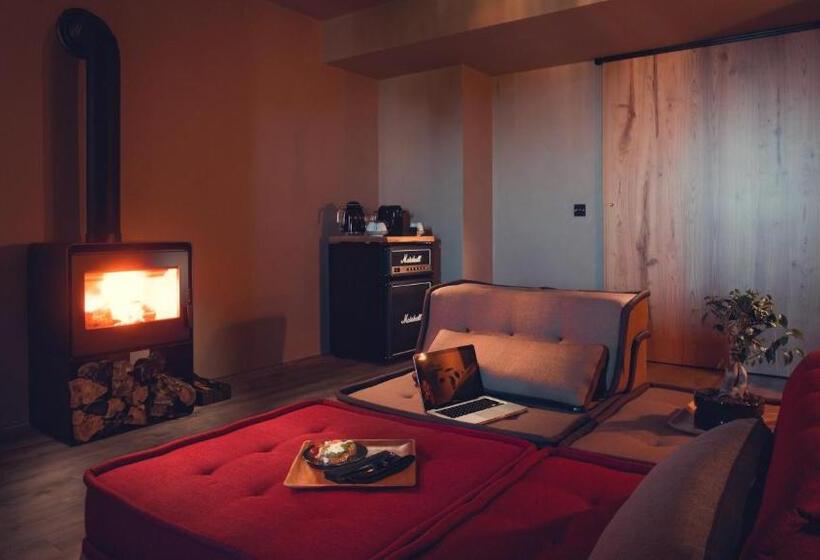 اتاق لوکس با تراس, Charm Nature