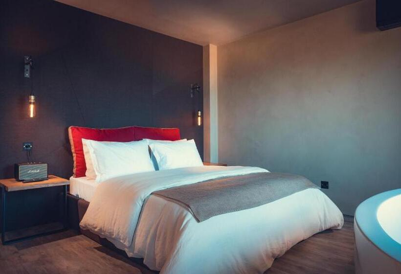 اتاق لوکس با تراس, Charm Nature