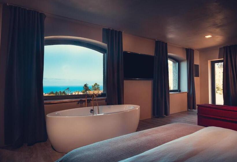 اتاق لوکس با تراس, Charm Nature