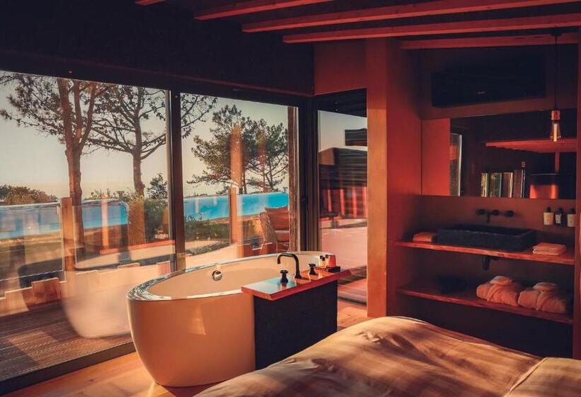 اتاق لوکس با تخت بزرگ, Charm Nature