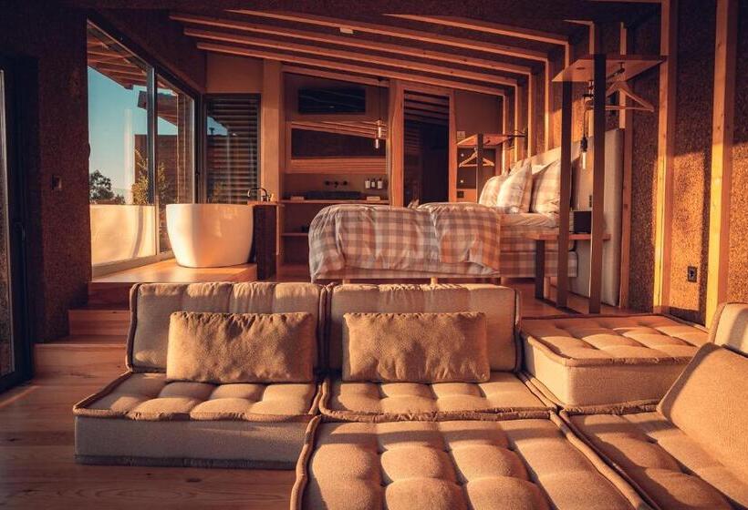 اتاق لوکس با تخت بزرگ, Charm Nature