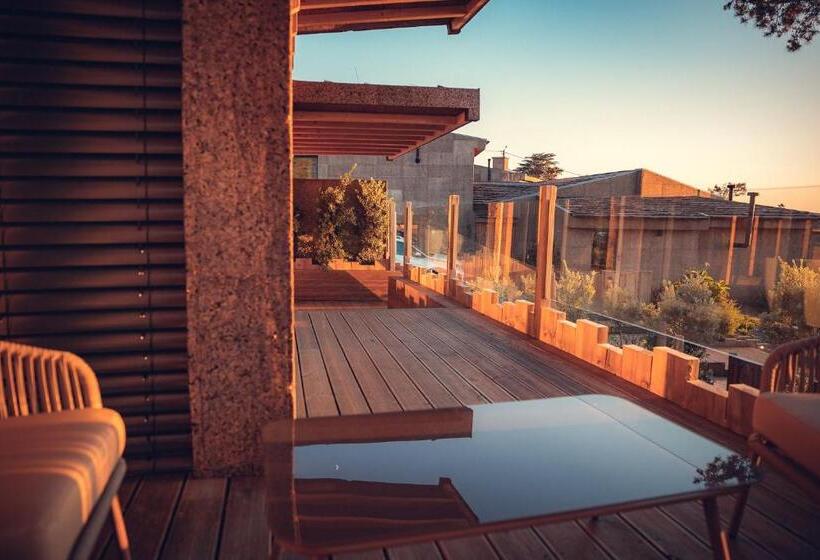 اتاق لوکس با تخت بزرگ, Charm Nature