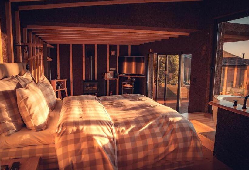 اتاق لوکس با تخت بزرگ, Charm Nature