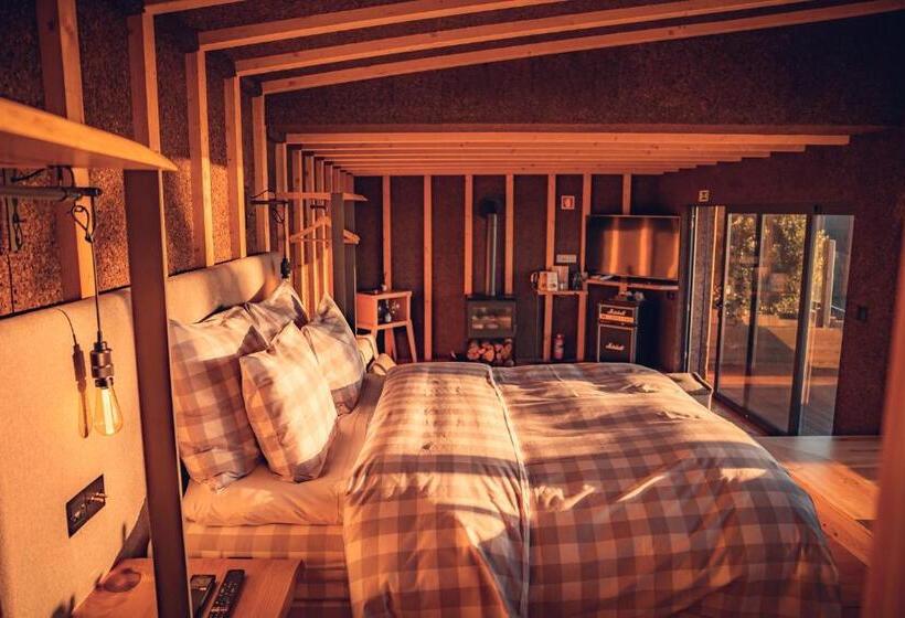 اتاق لوکس با تخت بزرگ, Charm Nature